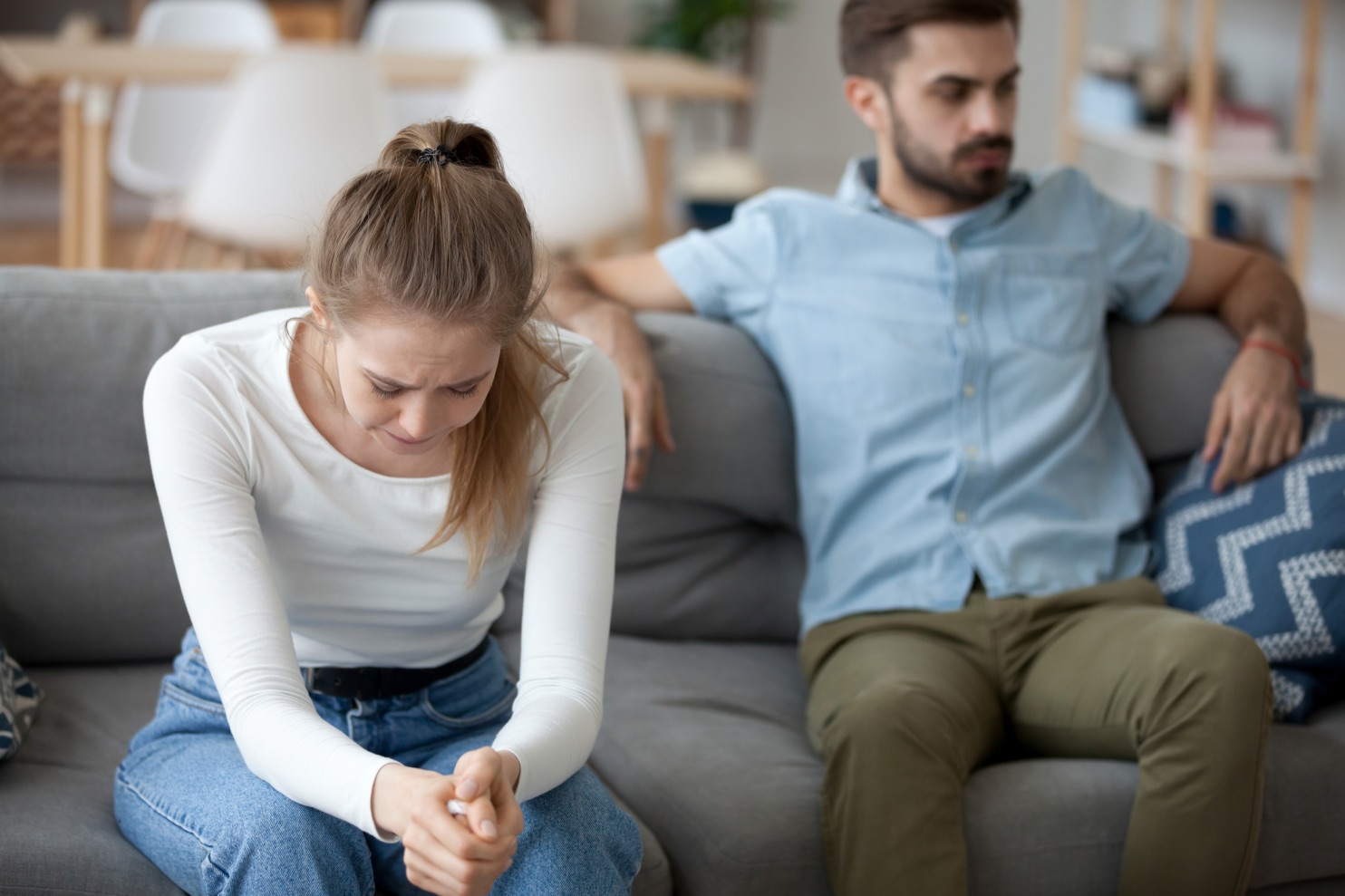 Párkapcsolati problémák depresszió szorongás pánik stressz fájdalom luxuslélek ábrázolása